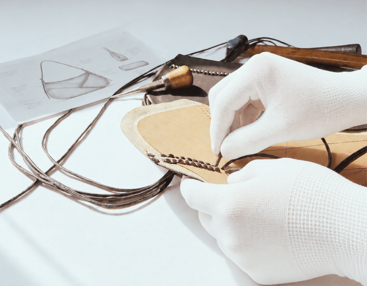 NALVIK leather detail